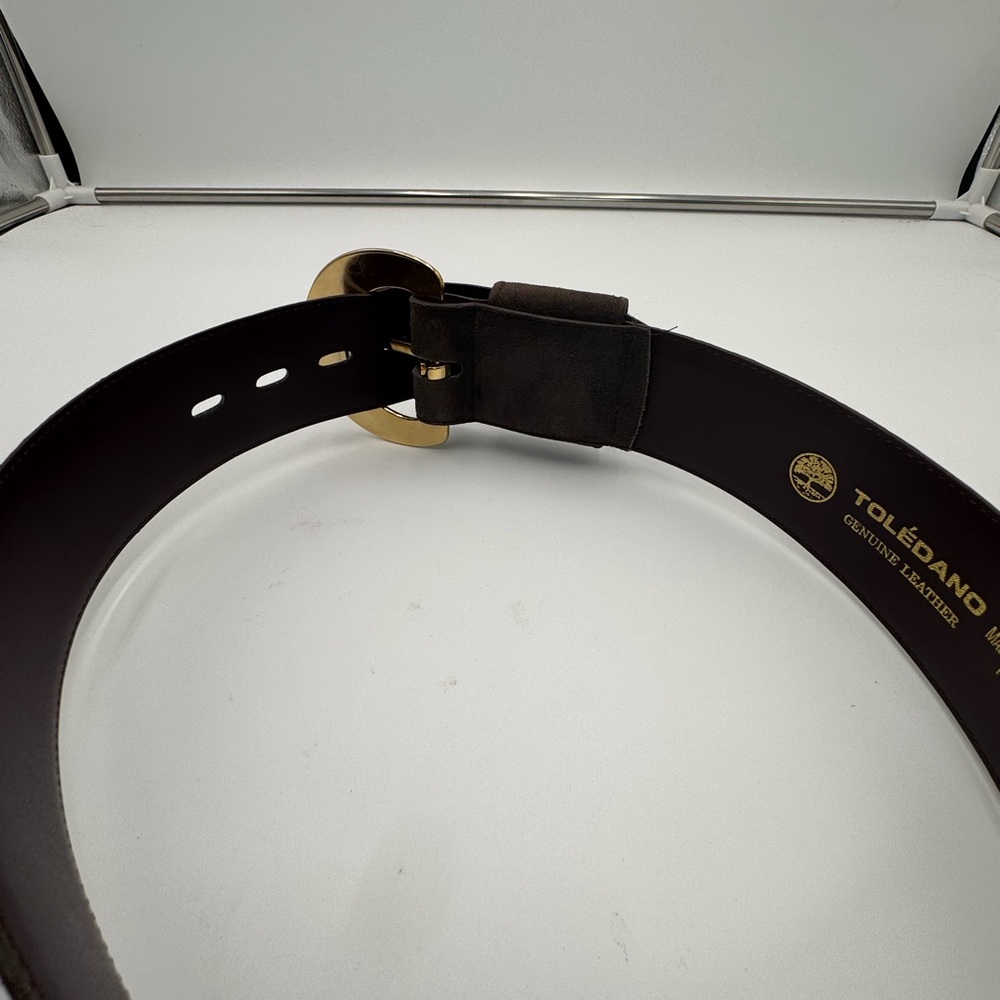 Elegant Brown Belt with Gold Buckle - Picture 4 of 5